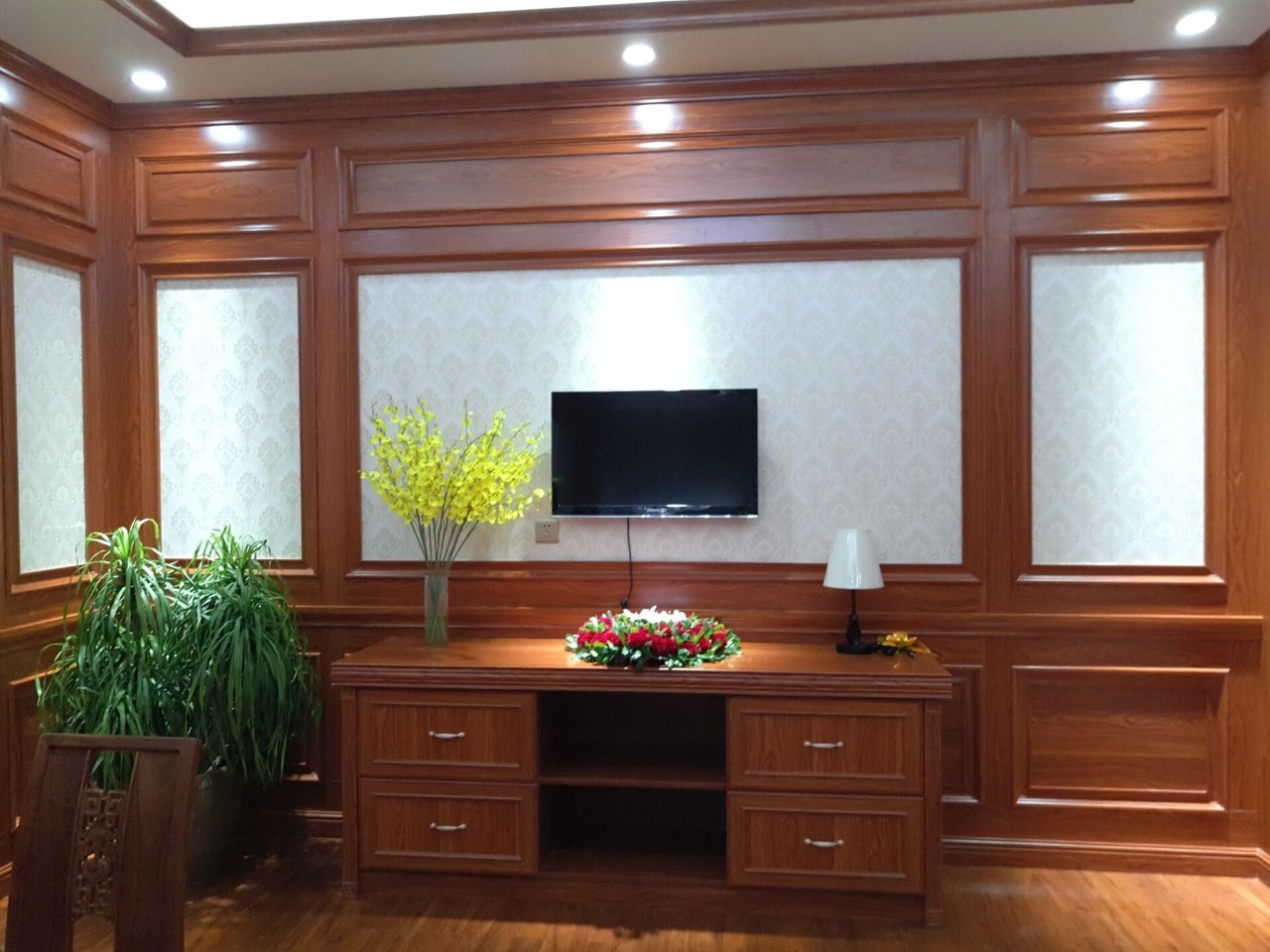 家湘美全屋同色展厅.jpg