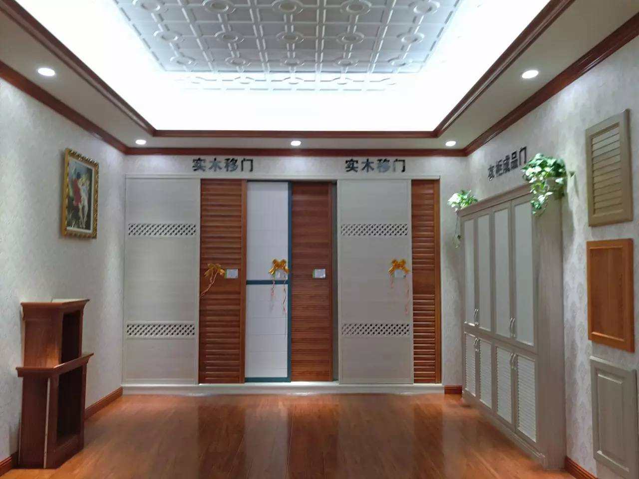 环保板材品牌家湘美全屋同色展厅.jpg